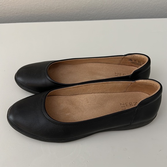 Naturalizer black flats - Picture 2 of 2